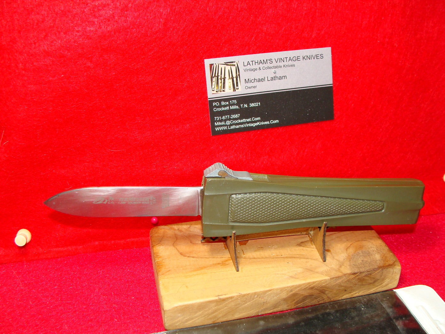 PANZERMESSER SOLINGEN GERMANY 1965-75 GERMAN AUTOMATIC OTF DOUBLE ACTION TACTICAL AUTOMATIC KNIFE GREEN PLASTIC HANDLES