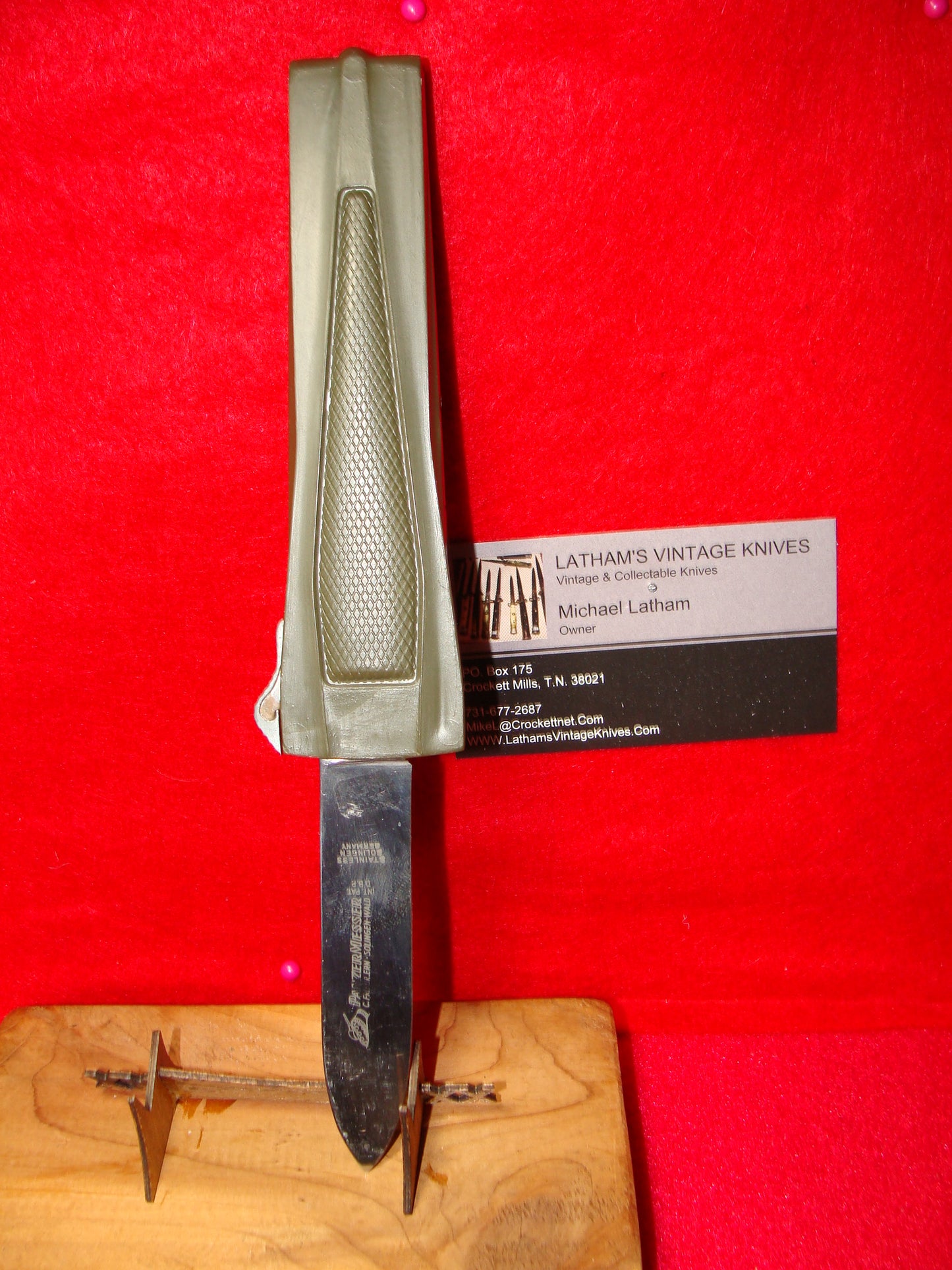 PANZERMESSER SOLINGEN GERMANY 1965-75 GERMAN AUTOMATIC OTF DOUBLE ACTION TACTICAL AUTOMATIC KNIFE GREEN PLASTIC HANDLES