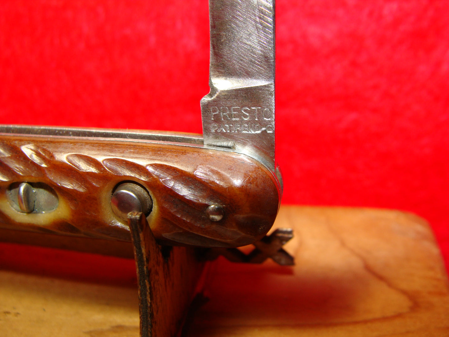 PRESTO GEO. SCHRADE CUT CO. BRIDGEPORT CONN. 1929-56 TWIN BLADE DOUBLE BUTTON "GIRL SCOUT" 3 3/8" WITH BAIL VINTAGE AMERICAN AUTOMATIC KNIFE BROWN JIGGED BONE HANDLES