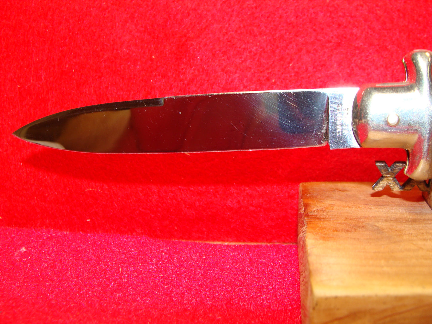 DEPOSE FRENCH STAINLESS 1955-65 FIXED GUARDS FRENCH AUTOMATIC KNIFE JIGGED BONE HANDLES