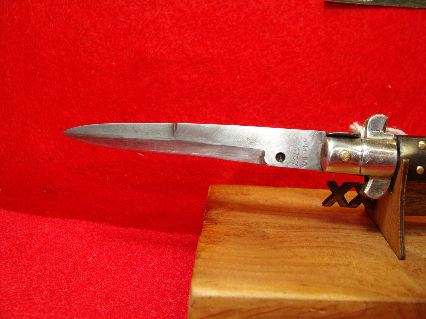 LATAMA MADE IN ITALY 1947-49 FLAT GUARD WASP STILETTO PICK LOCK 6 3/4" ITALIAN AUTOMATIC KNIFE BUFFALO HORN HANDLES