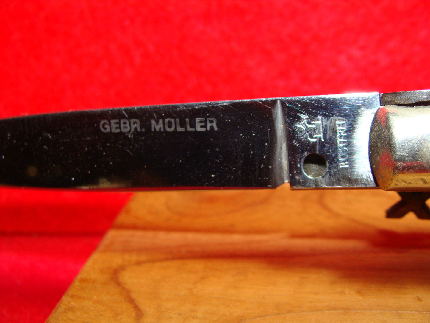 KISSING CRANE ROSTFREI 1960-68 GEBR. MOLLER HUMPBACK LOCK BACK ITALIAN AUTOMATIC KNIFE CRACKED ICE COMPOSITION HANDLES