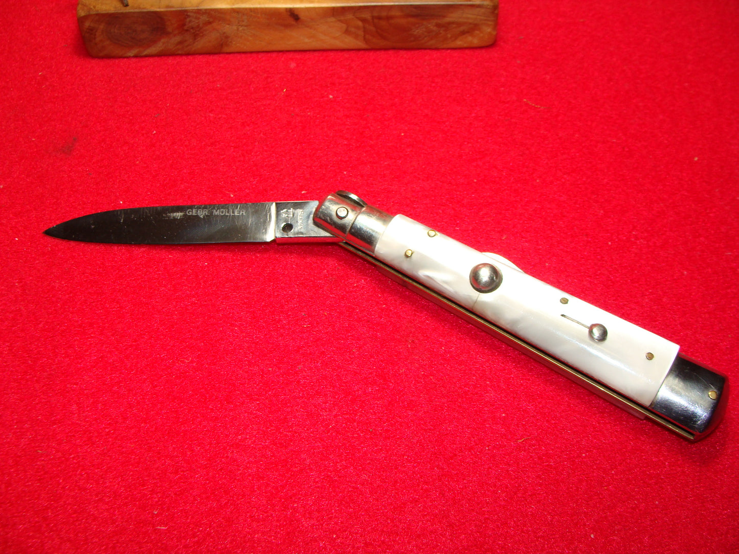 KISSING CRANE ROSTFREI 1960-68 GEBR. MOLLER HUMPBACK LOCK BACK ITALIAN AUTOMATIC KNIFE CRACKED ICE COMPOSITION HANDLES