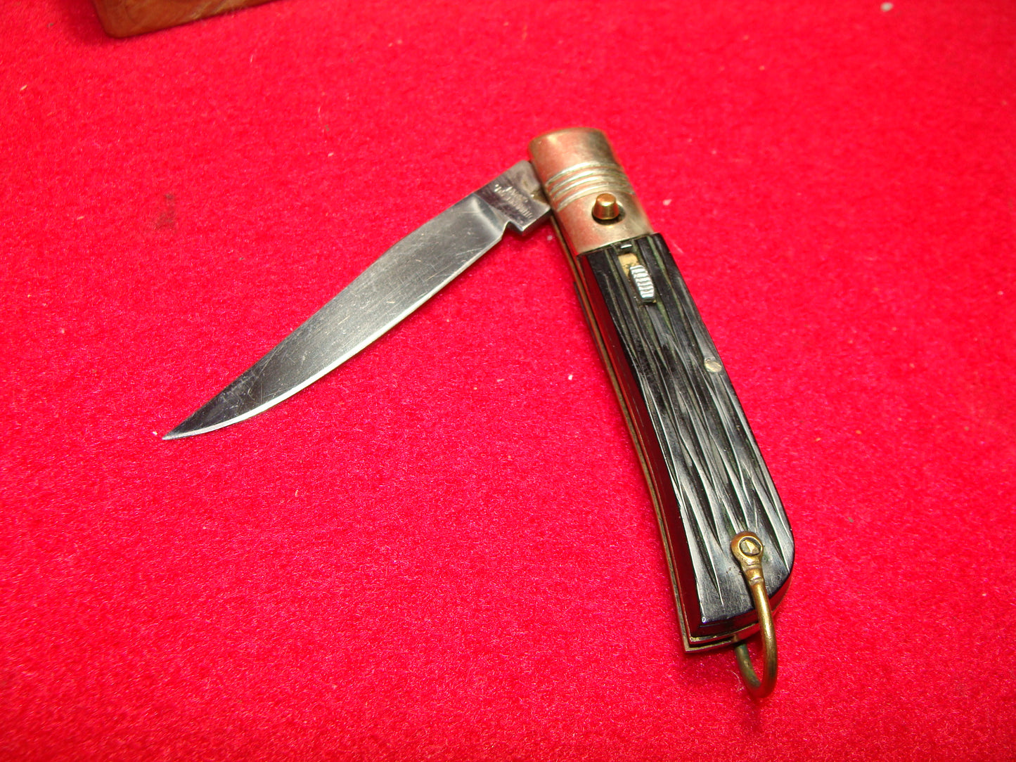 UTICA CUT CO. JAPAN 1950-56 SMALL HUNTER BO/BC JAPAN AUTOMATIC KNIFE BLACK BONE HANDLES