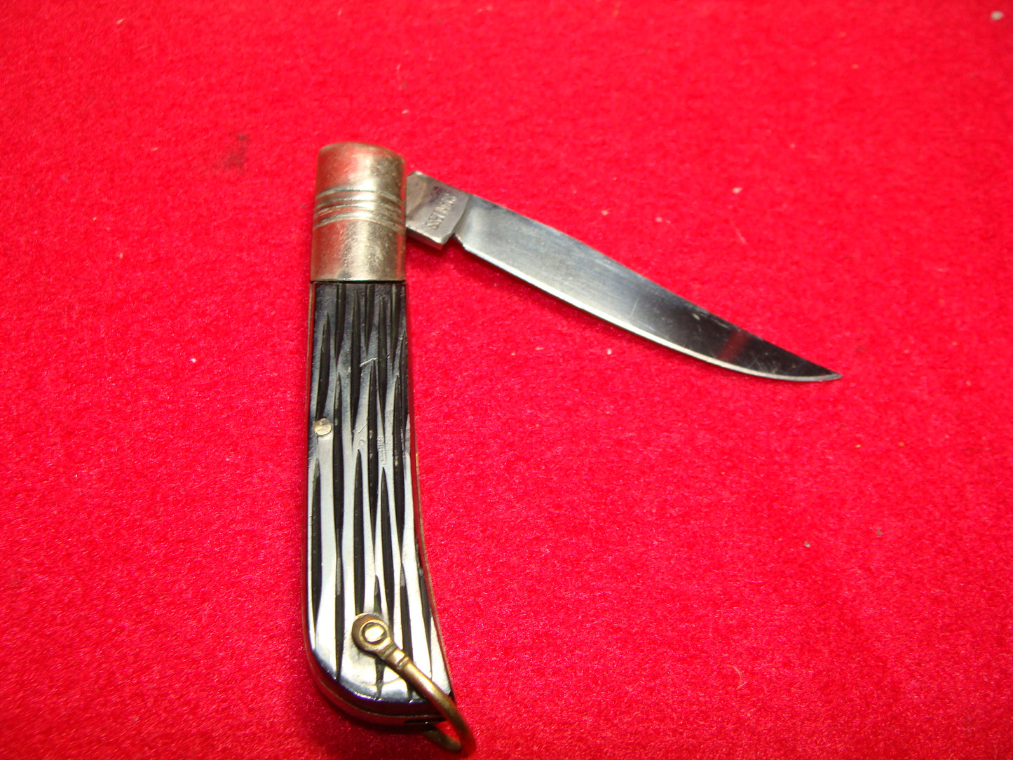 UTICA CUT CO. JAPAN 1950-56 SMALL HUNTER BO/BC JAPAN AUTOMATIC KNIFE BLACK BONE HANDLES