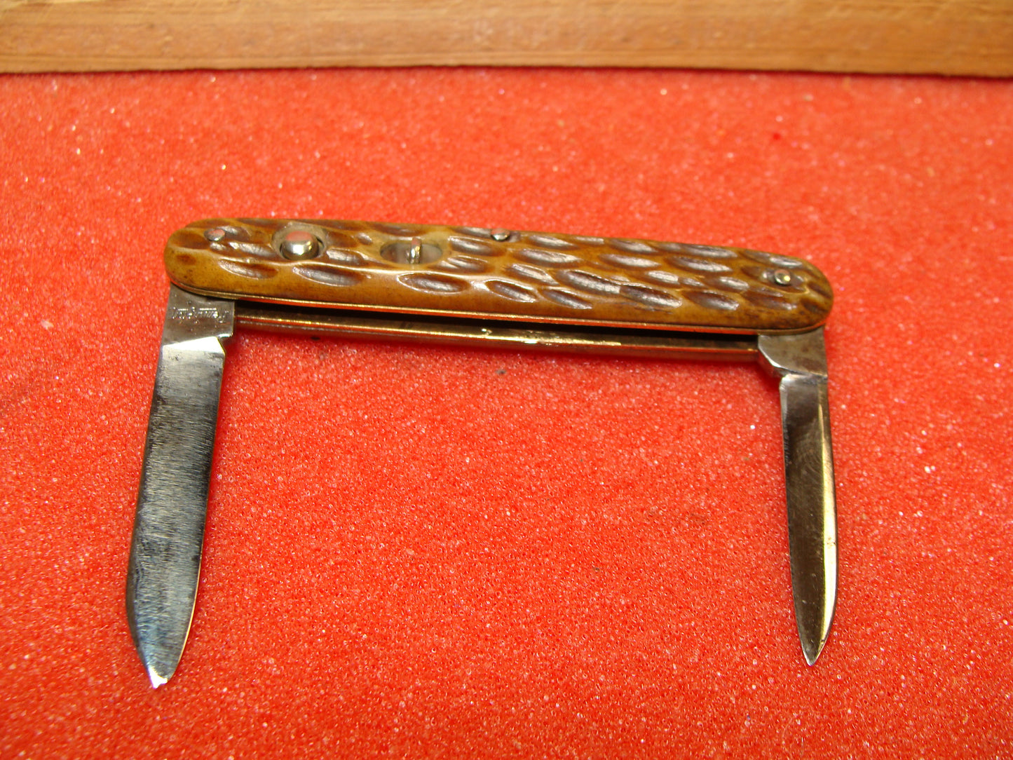 REMINGTON 1920-40 R8063 AMERICAN AUTOMATIC KNIFE 3 3/8" TWIN SWITCHBLADE BROWN BOVINE BONE HANDELS