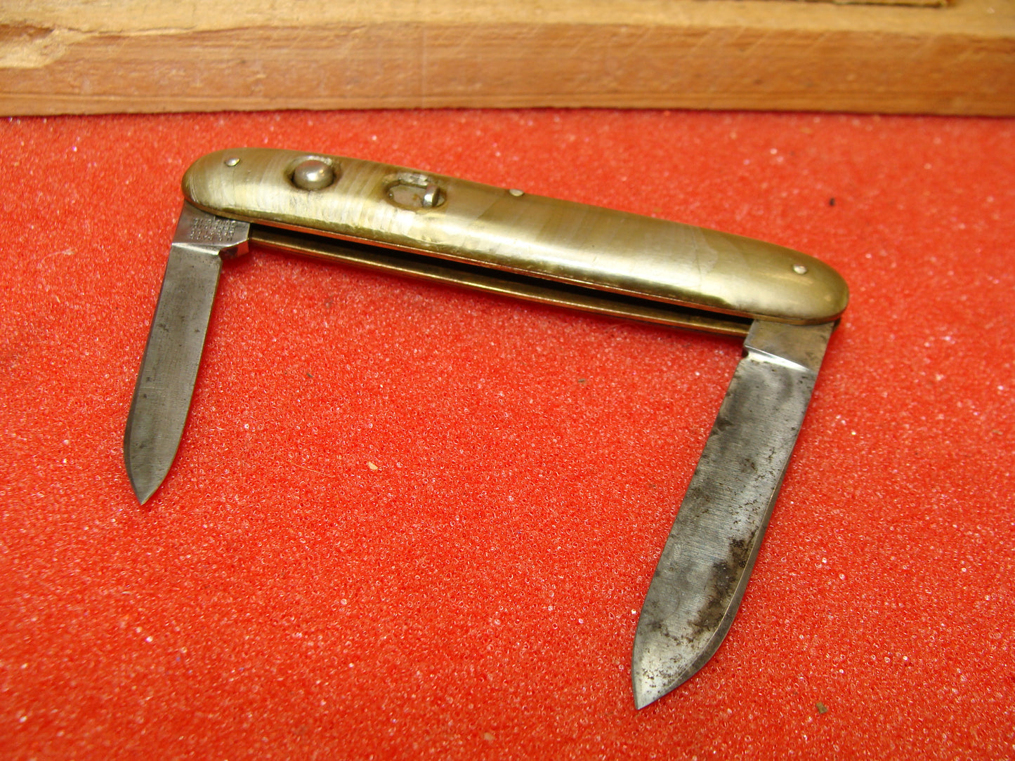 SCHRADE CUT CO. WALDEN NY 1916-46 VINTAGE AMERICAN AUTOMATIC KNIFE 3 3/8" TWIN BLADE DOUBLE BUTTON SMOKED PEARL CELLULOID HANDLES