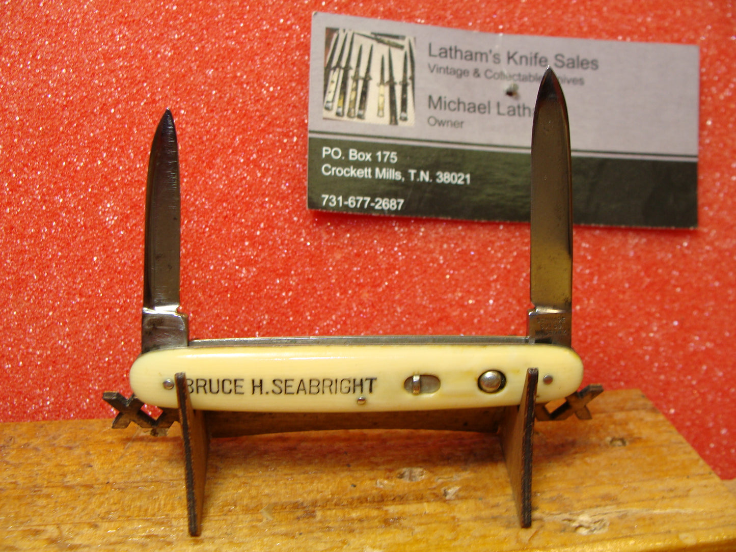 SCHRADE CUT CO. WALDEN NY 1916-46 VINTAGE AMERICAN AUTOMATIC KNIFE 2 7/8" TWIN BLADE DOUBLE BUTTON IMITATION IVORY CELLULOID HANDLES ETCH: BRUCE H. SEABRIGHT.