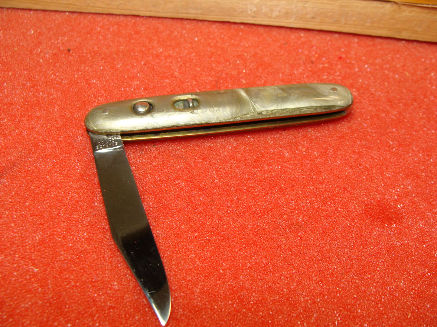 SCHRADE CUT CO. WALDEN NY 1916-46 VINTAGE AMERICAN AUTOMATIC KNIFE 3 3/8" SINGLE BUTTON SMOKED PEARL CELLULOID HANDLES