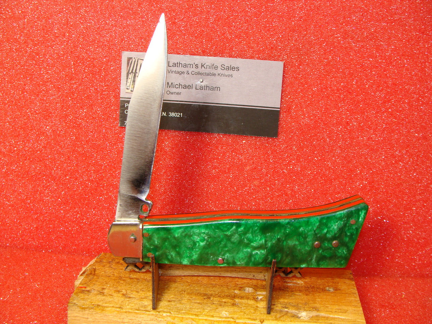 RUSSIAN PRISON 1970S VINTAGE IMPORT AUTOMATIC KNIFE GREEN COMPOSITION HANDLES