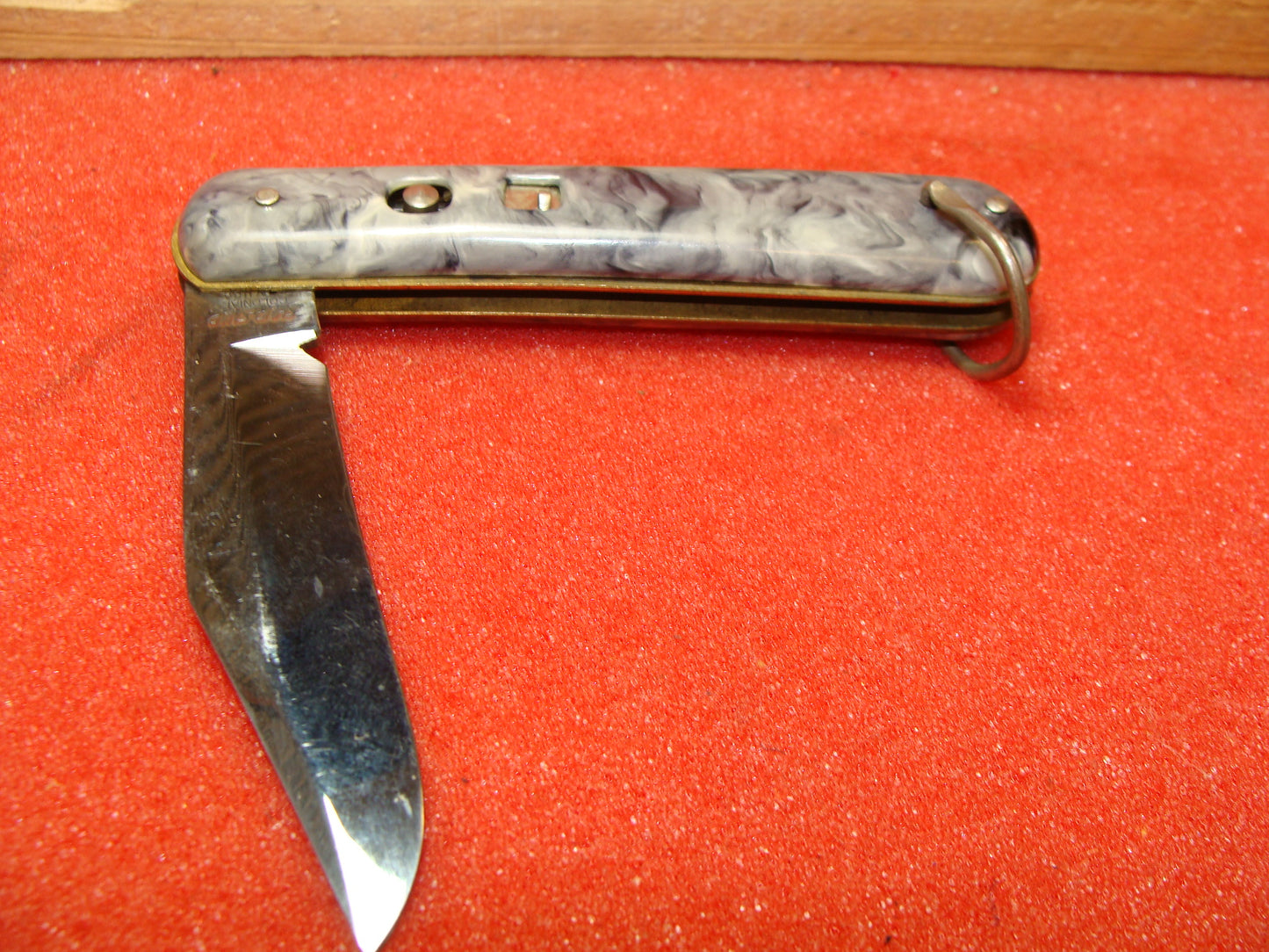 SHUR SNAP COLONIAL KNIFE CO. 1926-56 AMERICAN AUTOMATIC KNIFE 4 1/8" STUBBY JACK PARATROOPER GRAY SWIRL COMPOSITION HANDLES