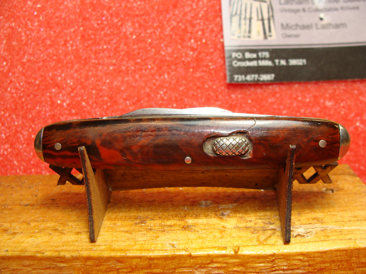 CHALLENGE CUTLERY CO. BRIDGEPORT CONN. 1918-23 FLY LOCK VINTAGE AMERICAN AUTOMATIC KNIFE 3 3/8 DOUBLE BUTTON CELLULOID RED FIBER HANDLES