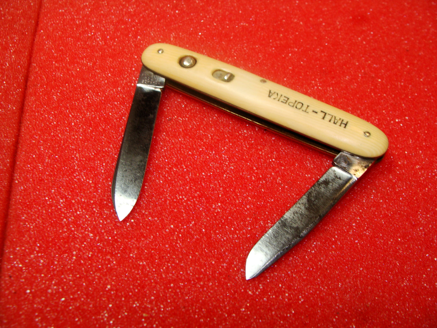 SCHRADE CUT CO. WALDEN NY 1916-46 VINTAGE AMERICAN AUTOMATIC KNIFE 3 3/8" DOUBLE BLADE IMITATION IVORY CELLULOID HANDLES, HALL-TOPEKA ADV. OFFICE KNIFE BLADES