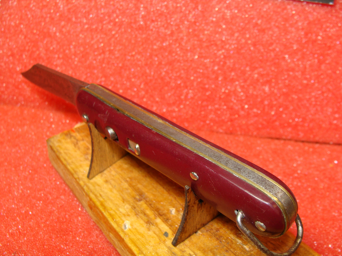 EDGEMASTER USA 1936-56 VINTAGE AMERICAN AUTOMATIC KNIFE 4 1/8" PARATROOPER RED COMPOSITION HANDLES