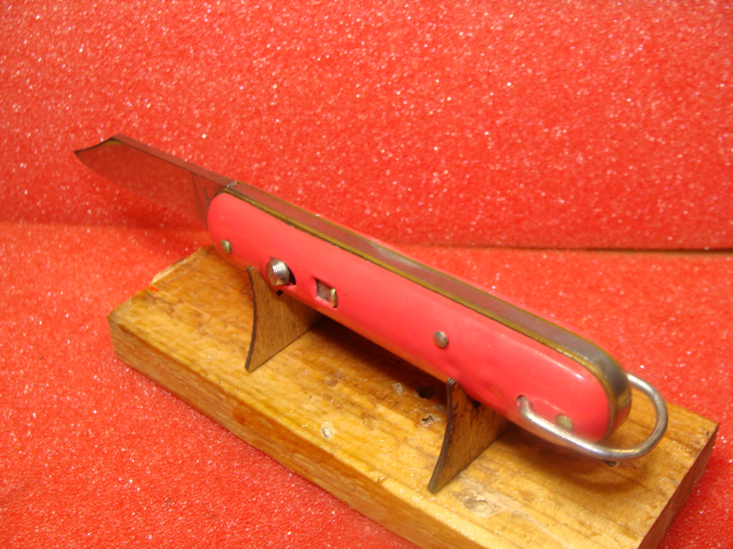 EDGEMASTER USA 1936-56 VINTAGE AMERICAN AUTOMATIC KNIFE 4 1/8" PARATROOPER PINK COMPOSITION HANDLES