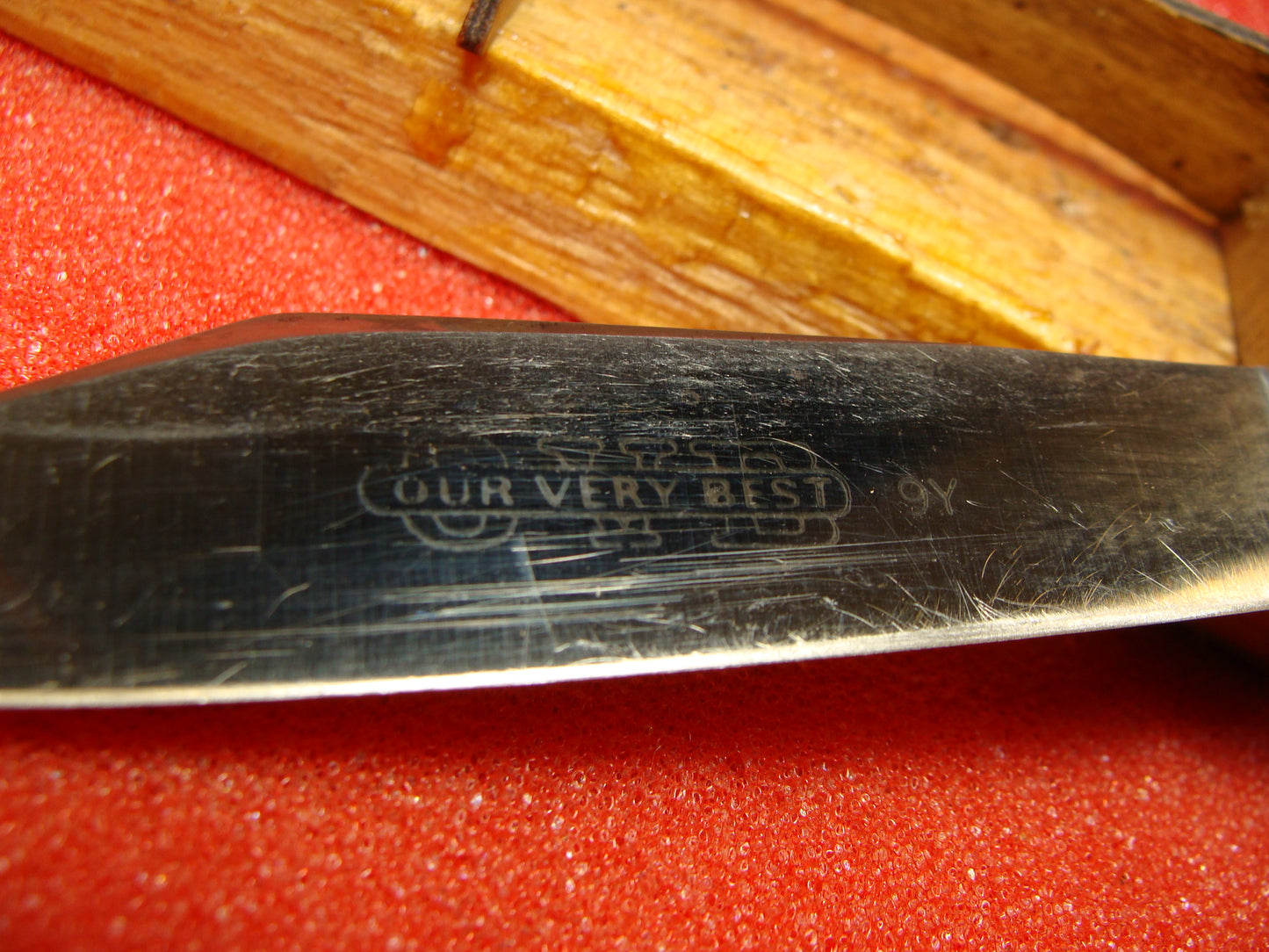 SCHRADE WALDEN NY USA 1950-56 OVB ETCH 4 7/8" VINTAGE AMERICAN AUTOMATIC KNIFE BLACK JIGGED COMPOSITION HANDLES