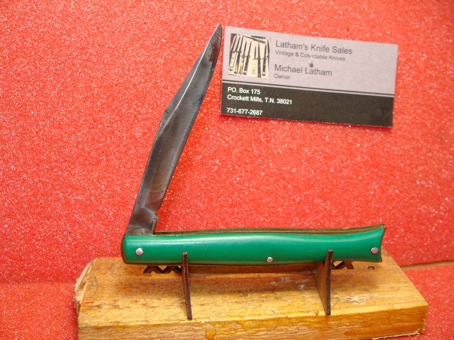 EDGEMASTER USA 1936-56 VINTAGE AMERICAN AUTOMATIC KNIFE 4" FISH TAIL SABER BLADE SHADOW BOLSTERS DARK GREEN COMPOSITION HANDLES