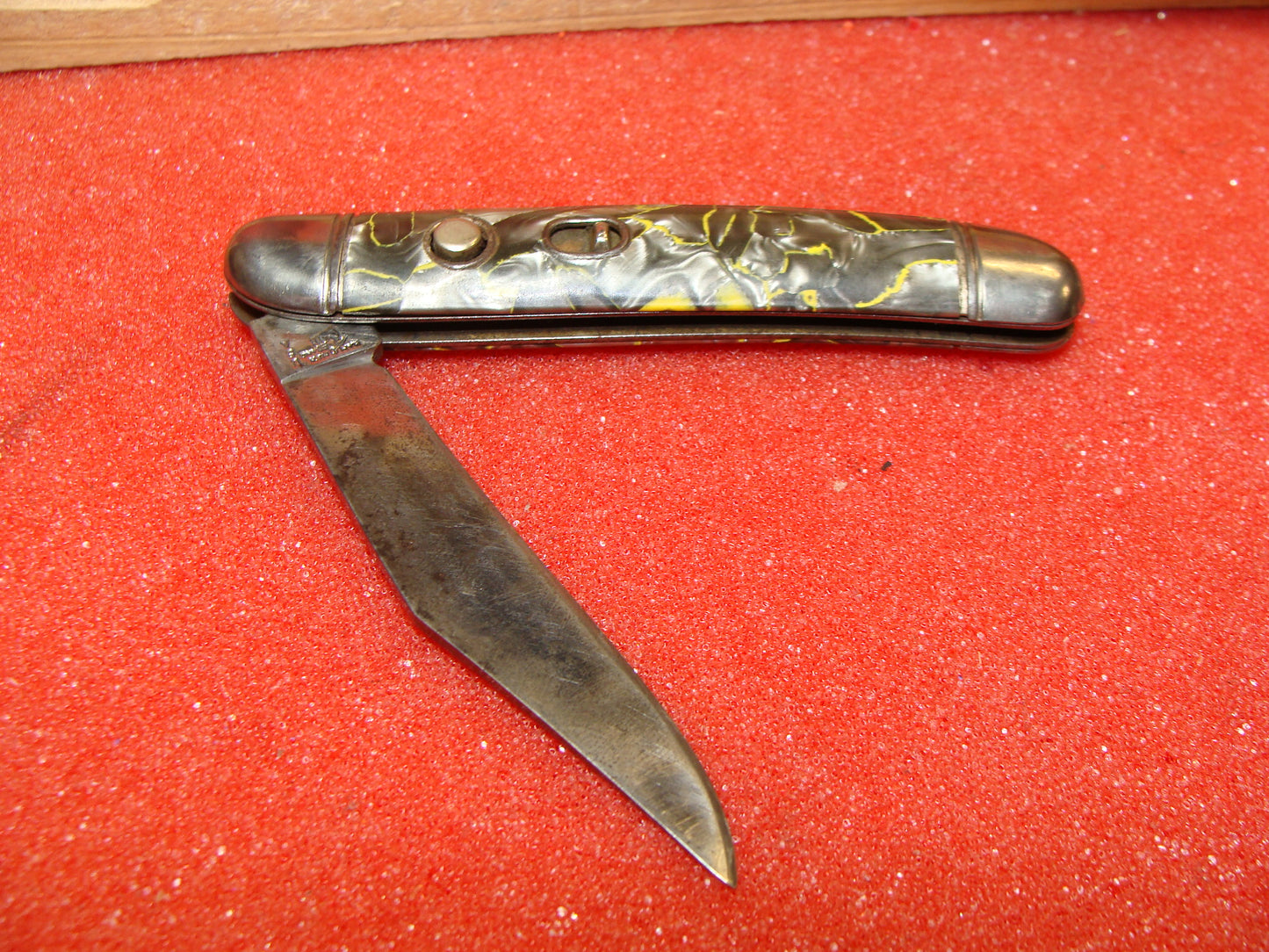 HAMMER BRAND IMPERIAL CUTLERY CO. 1945-55 VINTAGE AMERICAN AUTOMATIC KNIFE 3 1/2" UTILITY JACK GRAY & YELLOW SHELL WRAP CELLULOID HANDLES