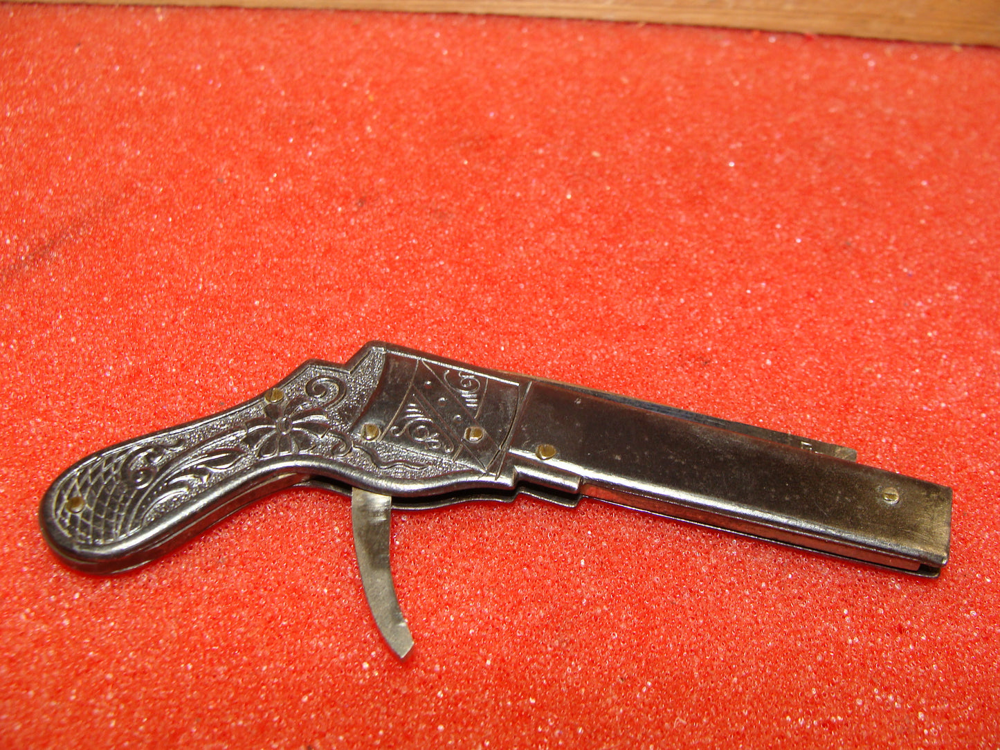 JOSEFH FEIST SOLINGEN GERMANY 1955-65 GUN KNIFE GERMAN AUTOMATIC KNIFE D.R.G.M. AUSSIG-PILSNER BEER