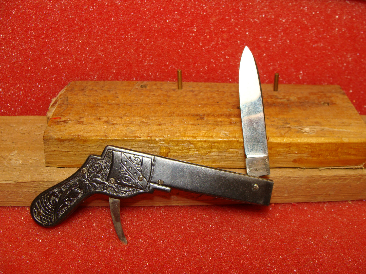 JOSEFH FEIST SOLINGEN GERMANY 1955-65 GUN KNIFE GERMAN AUTOMATIC KNIFE D.R.G.M. AUSSIG-PILSNER BEER