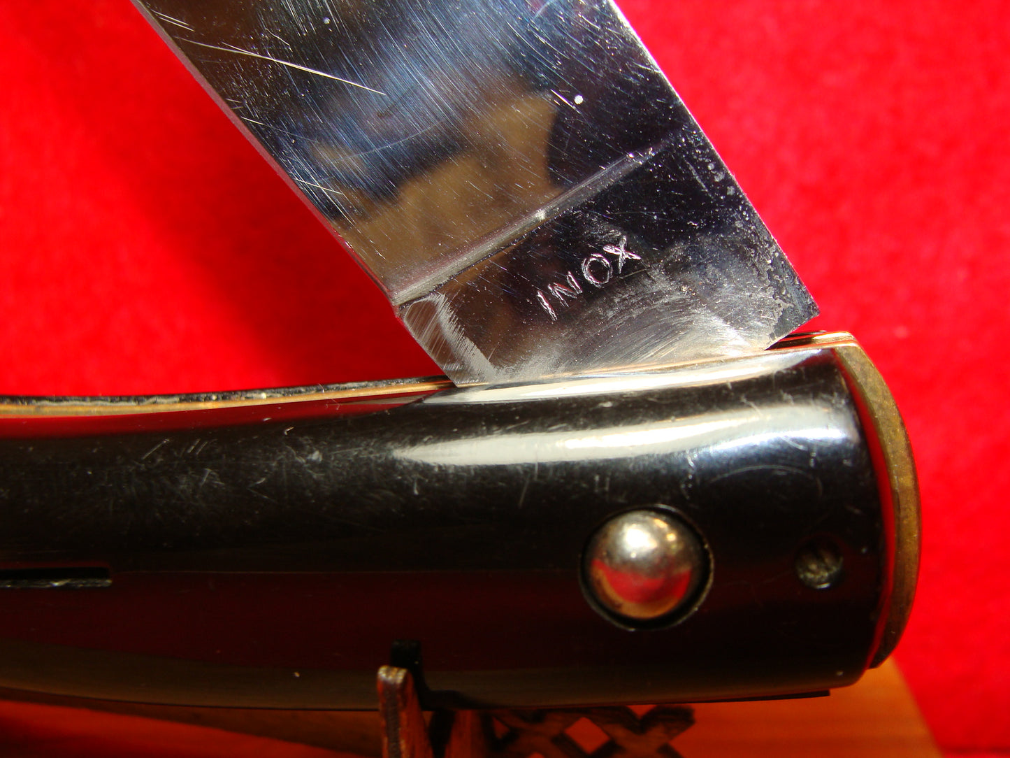 CATALINA STYLE INOX ITALY 1965-75 BUTTON OPEN/CLOSE ITALIAN AUTOMATIC KNIFE CURVED BLACK PLASTIC HANDLES