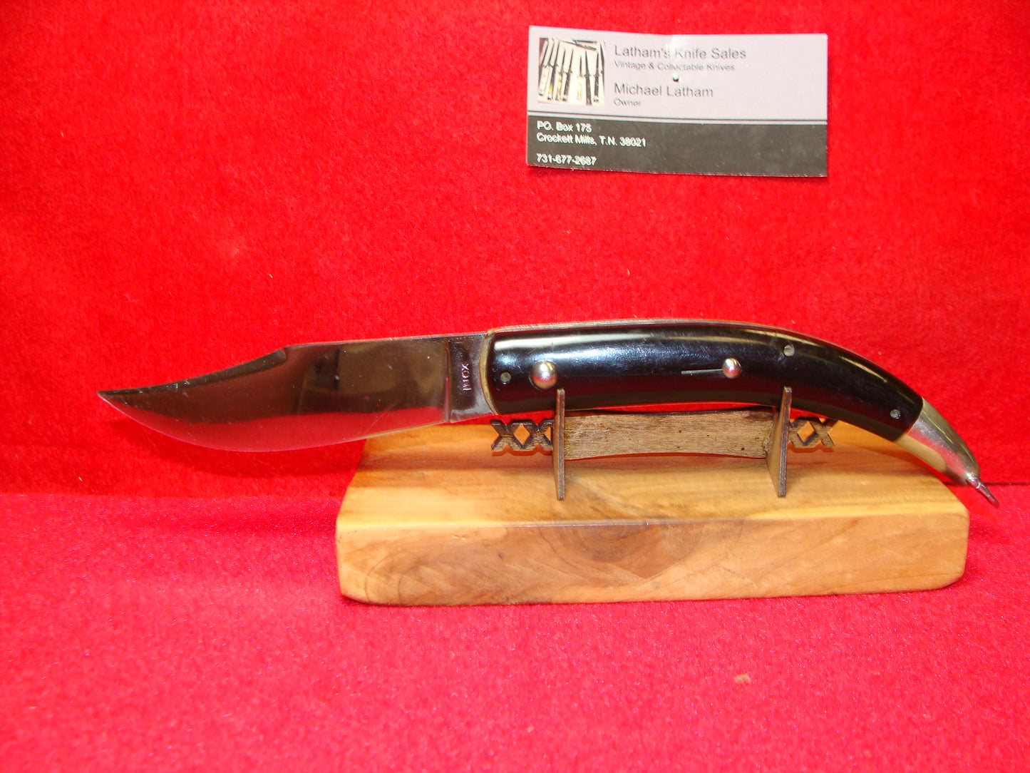 CATALINA STYLE INOX ITALY 1965-75 BUTTON OPEN/CLOSE ITALIAN AUTOMATIC KNIFE CURVED BLACK PLASTIC HANDLES