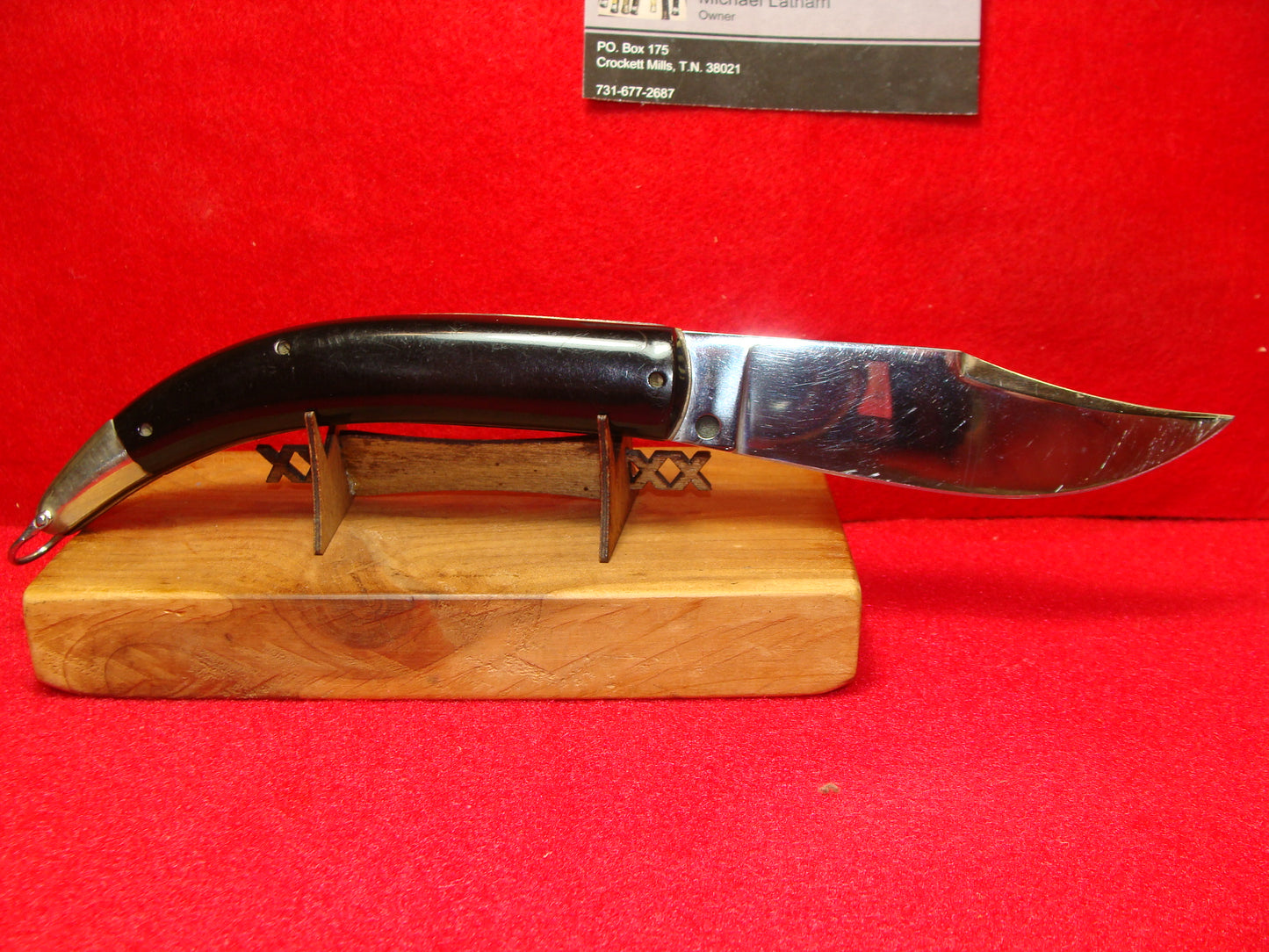 CATALINA STYLE INOX ITALY 1965-75 BUTTON OPEN/CLOSE ITALIAN AUTOMATIC KNIFE CURVED BLACK PLASTIC HANDLES