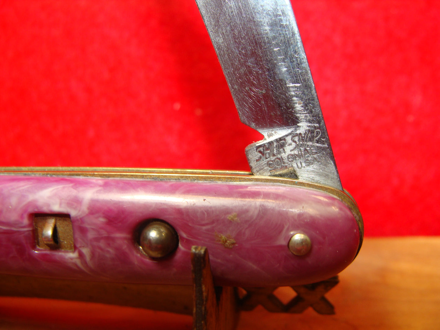 SHUR SNAP COLONIAL KNIFE CO. 1926-56 CIGAR JACK 3 1/2" VINTAGE AMERICAN AUTOMATIC KNIFE PURPLE SWIRL COMPOSITION HANDLES