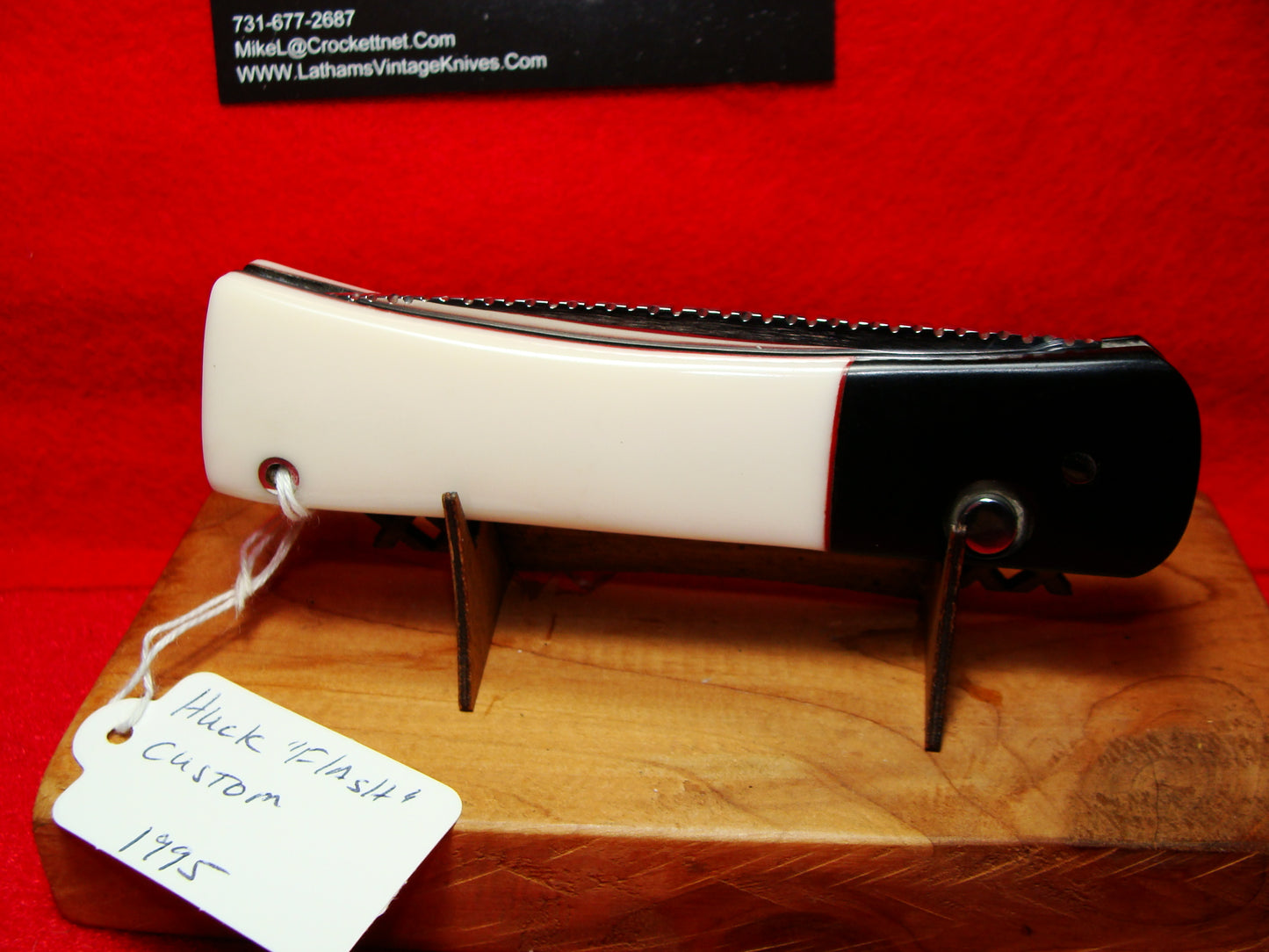 HUCK, JAMES "FLASH" 1995 USA CUSTOM HUNTER CUSTOM AUTOMATIC KNIFE WHITE & BLACK PLASTIC HANDLES