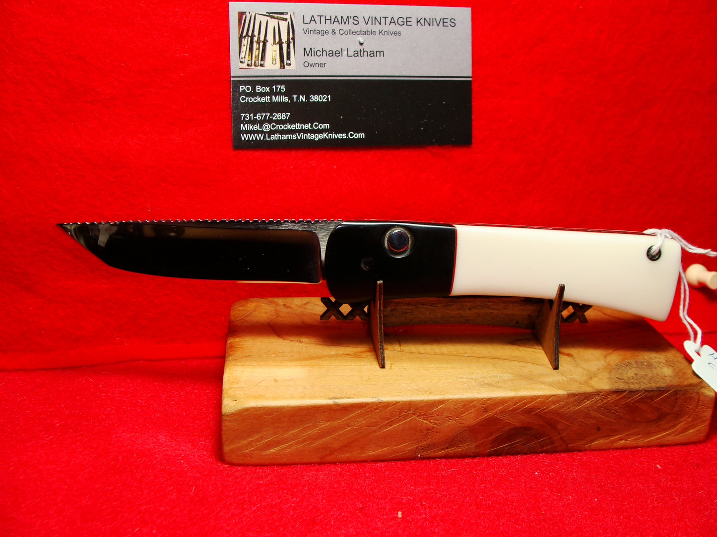 HUCK, JAMES "FLASH" 1995 USA CUSTOM HUNTER CUSTOM AUTOMATIC KNIFE WHITE & BLACK PLASTIC HANDLES