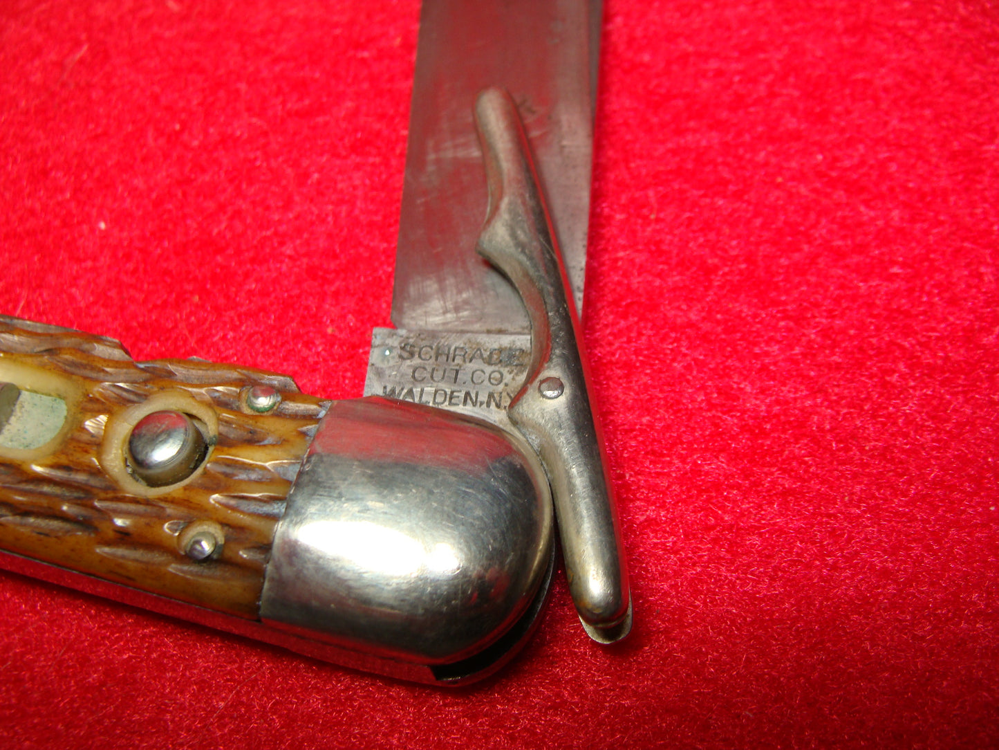 SCHRADE CUT CO. WALDEN NY 1916-46 SWING GUARD LOCK BACK HUNTERS PRIDE VINTAGE AMERICAN AUTOMATIC KNIFE PEACH SEED JIGGED BONE HANDLES