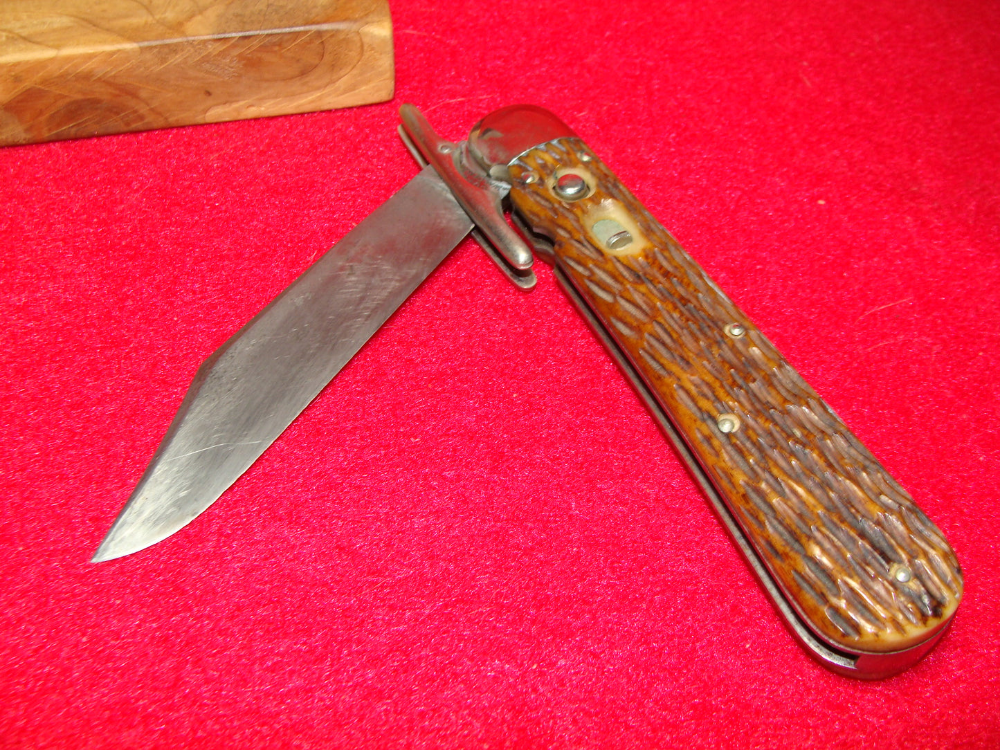 SCHRADE CUT CO. WALDEN NY 1916-46 SWING GUARD LOCK BACK HUNTERS PRIDE VINTAGE AMERICAN AUTOMATIC KNIFE PEACH SEED JIGGED BONE HANDLES