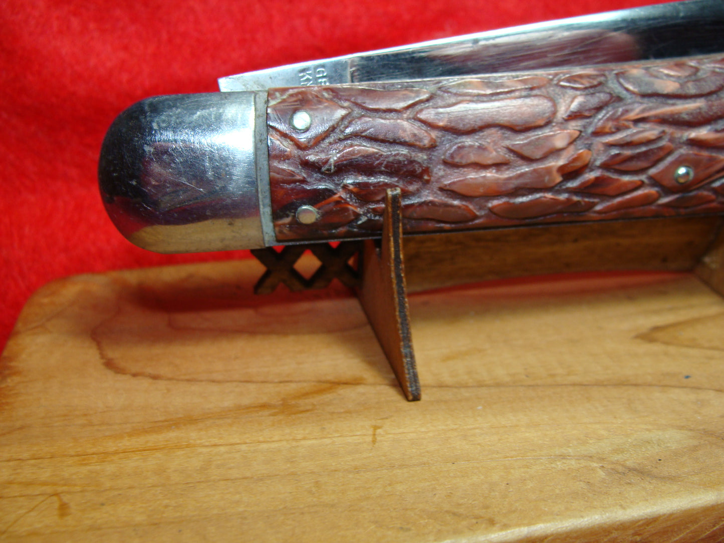 PRESTO GEO. SCHRADE CUT. BRIDGEPORT CONN. 1929-56 VINTAGE AMERICAN AUTOMATIC KNIFE 5" RED WORMED GROOVED COMPOSITION HANDLES