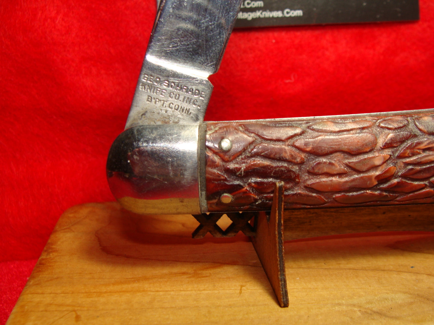 PRESTO GEO. SCHRADE CUT. BRIDGEPORT CONN. 1929-56 VINTAGE AMERICAN AUTOMATIC KNIFE 5" RED WORMED GROOVED COMPOSITION HANDLES