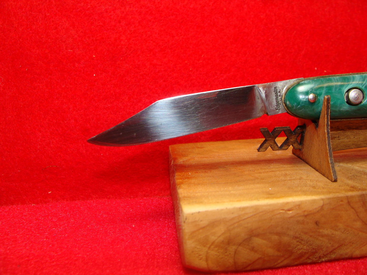 EDGEMASTER USA 1936-56 CIGAR JACK 3 1/2" VINTAGE AMERICAN AUTOMATIC KNIFE GREEN WITH WHITE SWIRL COMPOSITION HANDLES