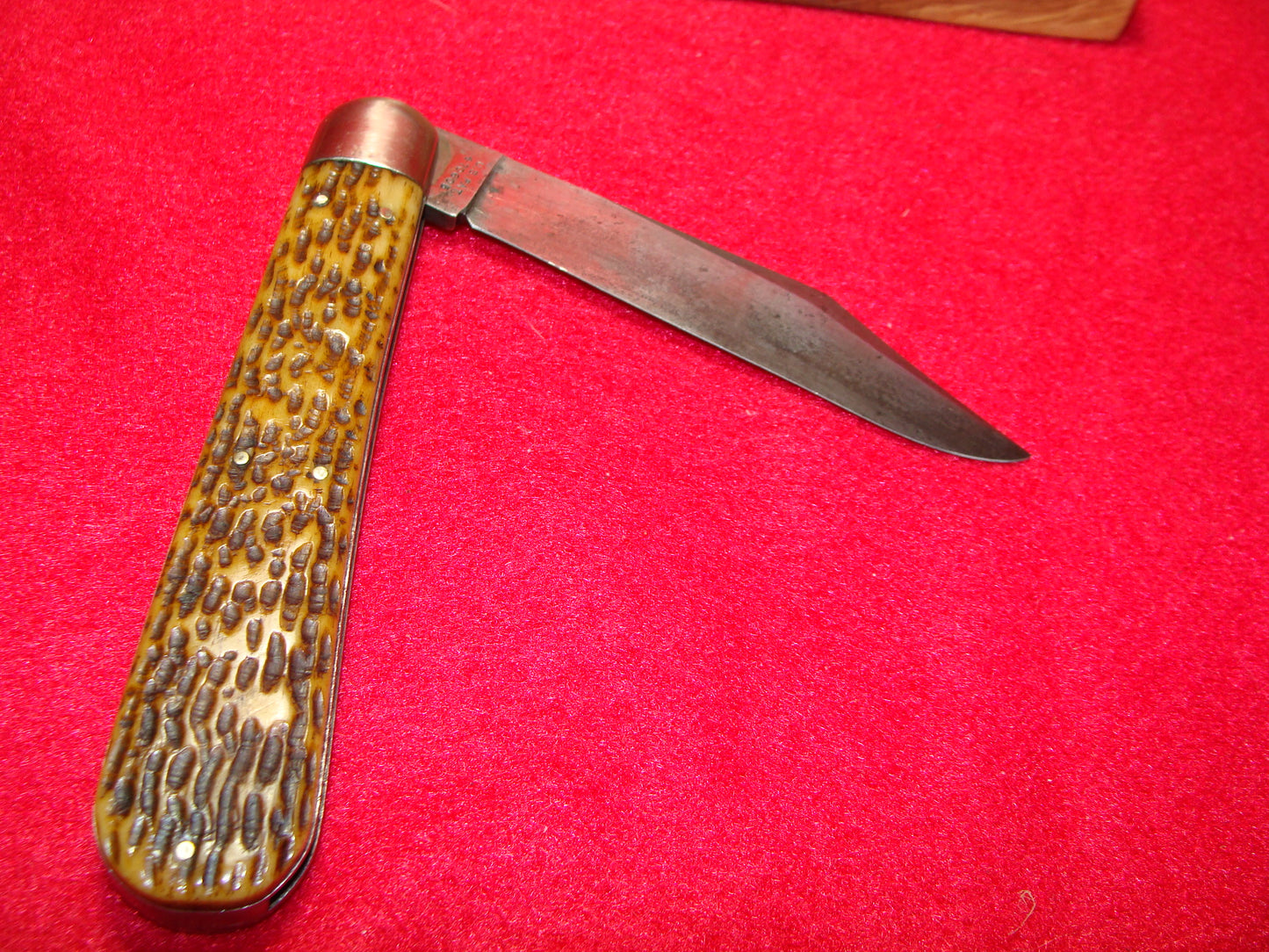 PRESS BUTTON KNIFE CO. WALDEN NY. 1892-1923 INVINCIBLE 4 7/8" VINTAGE AMERICAN AUTOMATIC KNIFE HUNTER BROWN JIGGED BONE HANDLES