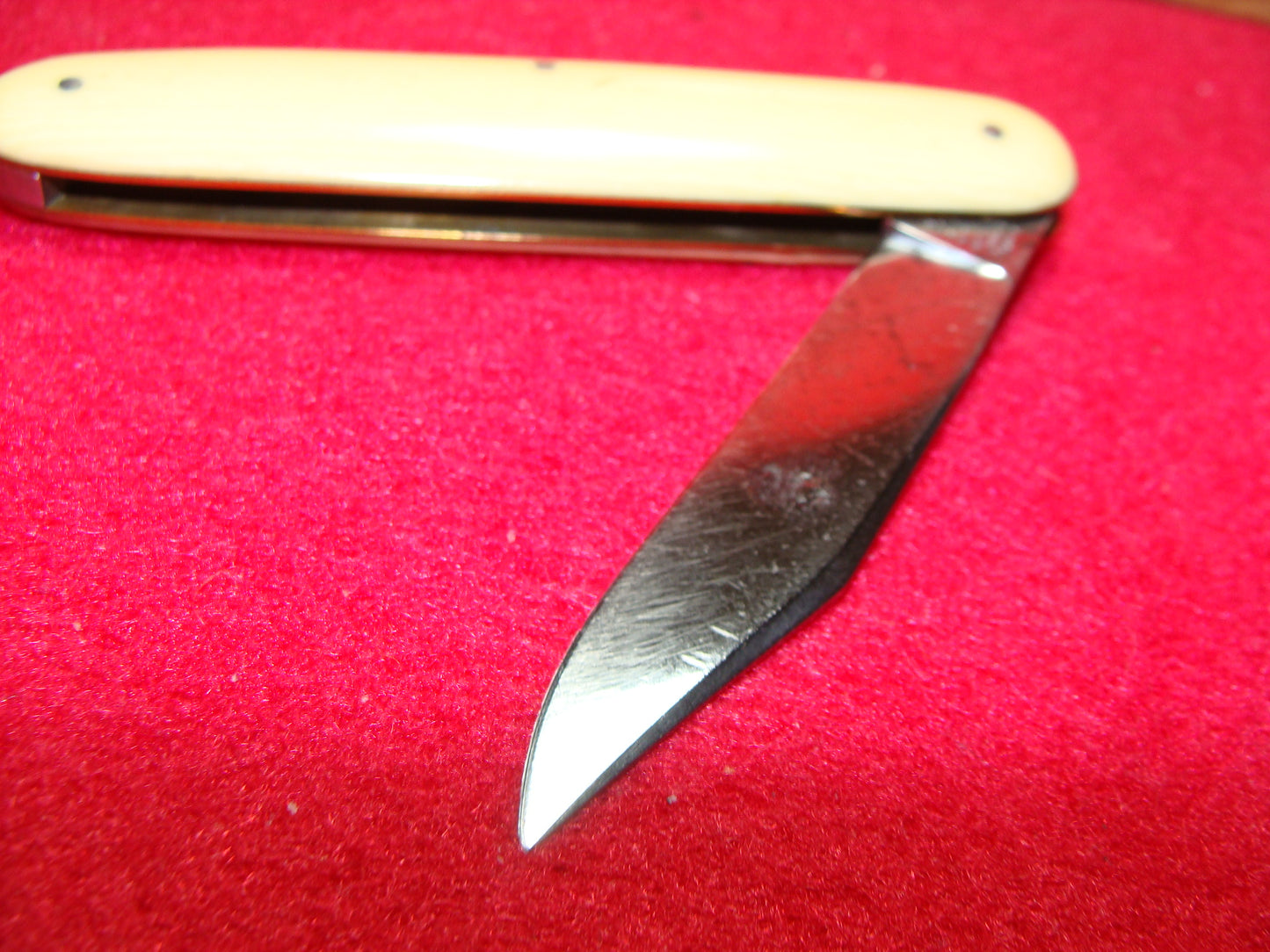 SCHRADE CUT CO. WALDEN NY. 1916-46 SINGLE BLADE 3 3/4" VINTAGE AMERICAN AUTOMATIC KNIFE IMITATION IVORY COMPOSITION HANDLES