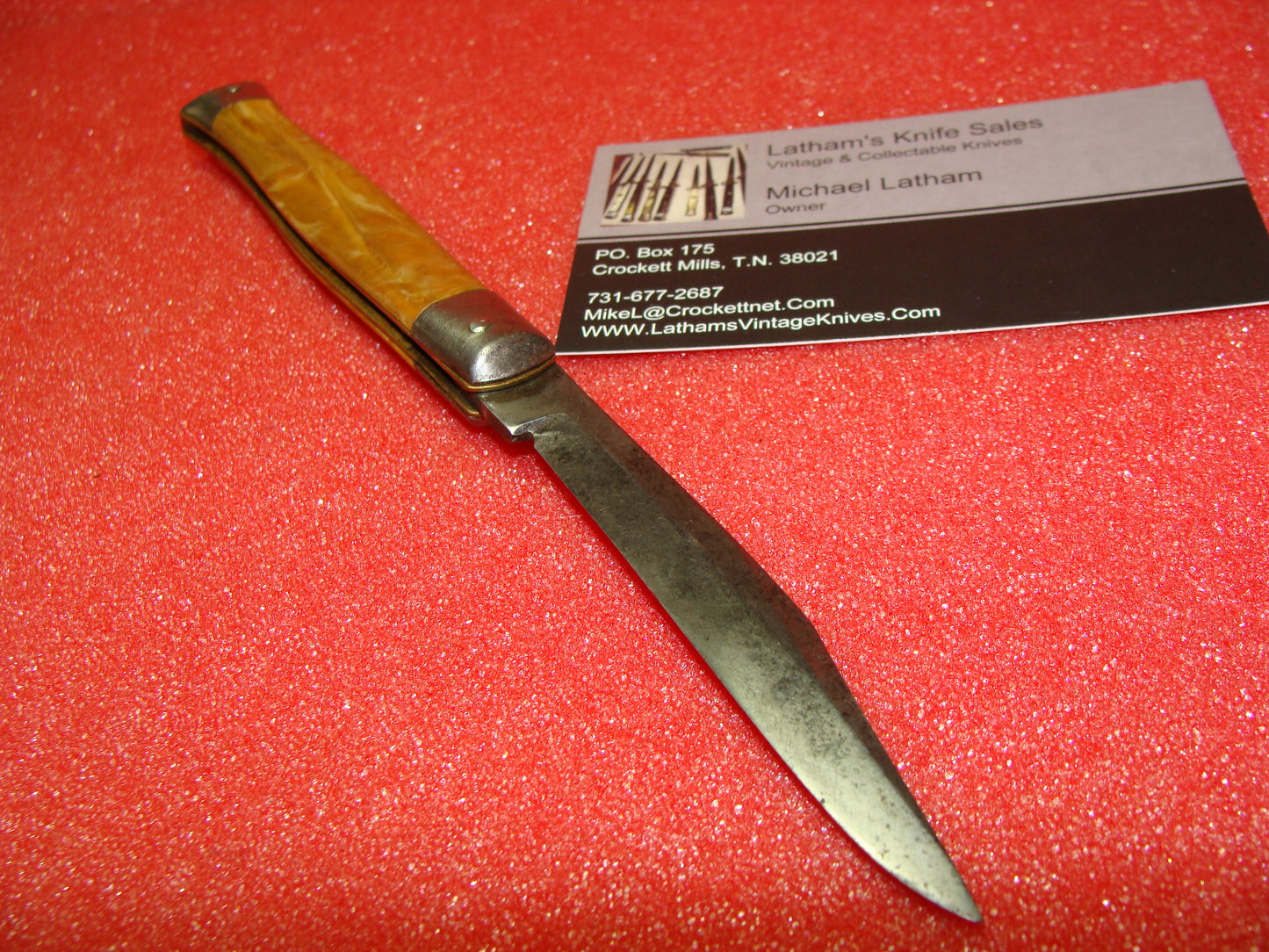 SHUR SNAP COLONIAL KNIFE CO. 1926-56 FISH TAIL WITH BOLSTERS SMALL BUTTON 4" VINTAGE AMERICAN AUTOMATIC KNIFE BROWN SWIRL COMPOSITION HANDLES