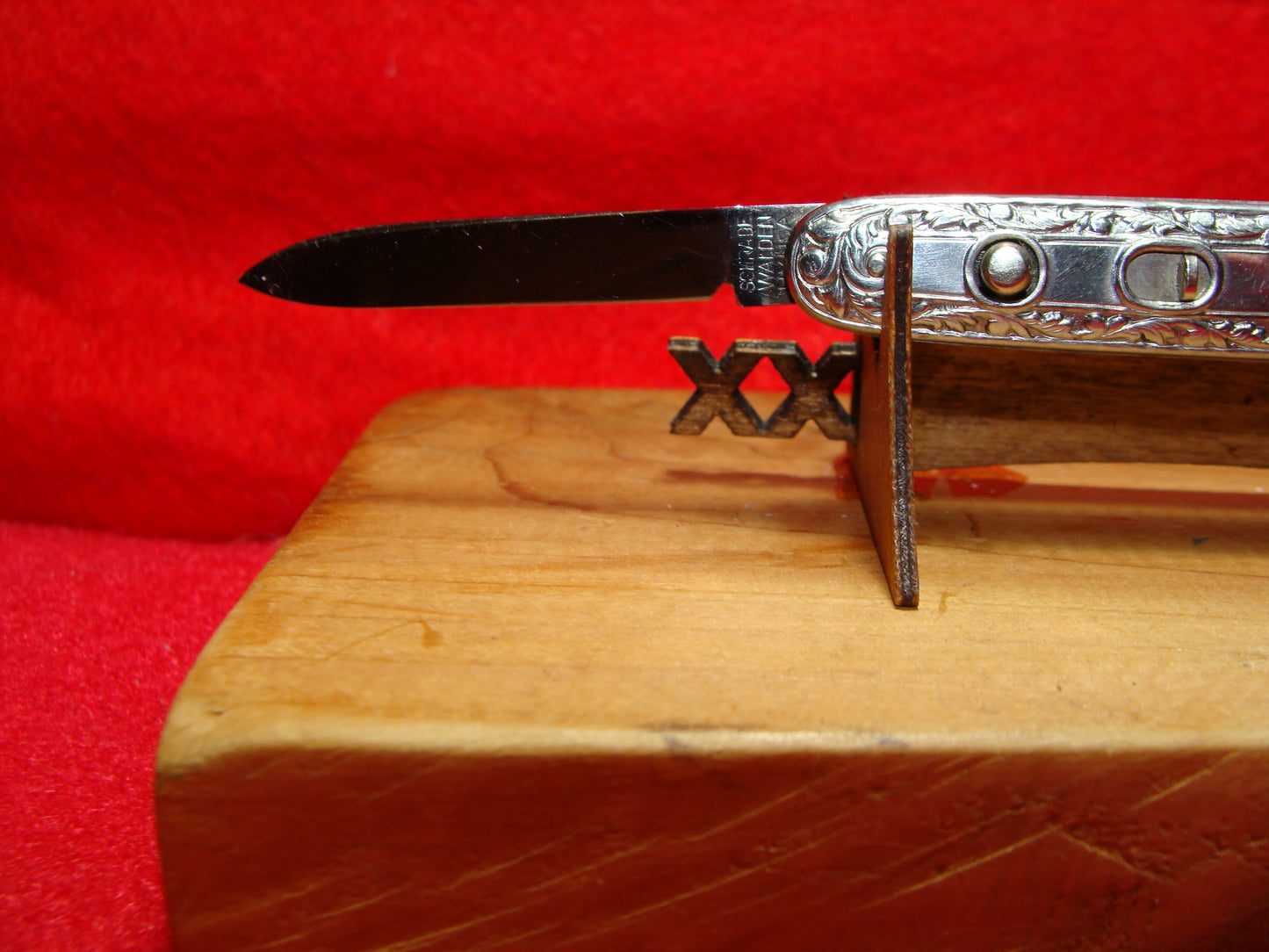 SCHRADE WALDEN NY USA 1950-56 TWIN BLADE WITH FILE DOUBLE BUTTON 2 7/8" VINTAGE AMERICAN AUTOMATIC KNIFE DELUXE SCROLL METAL HANDLES