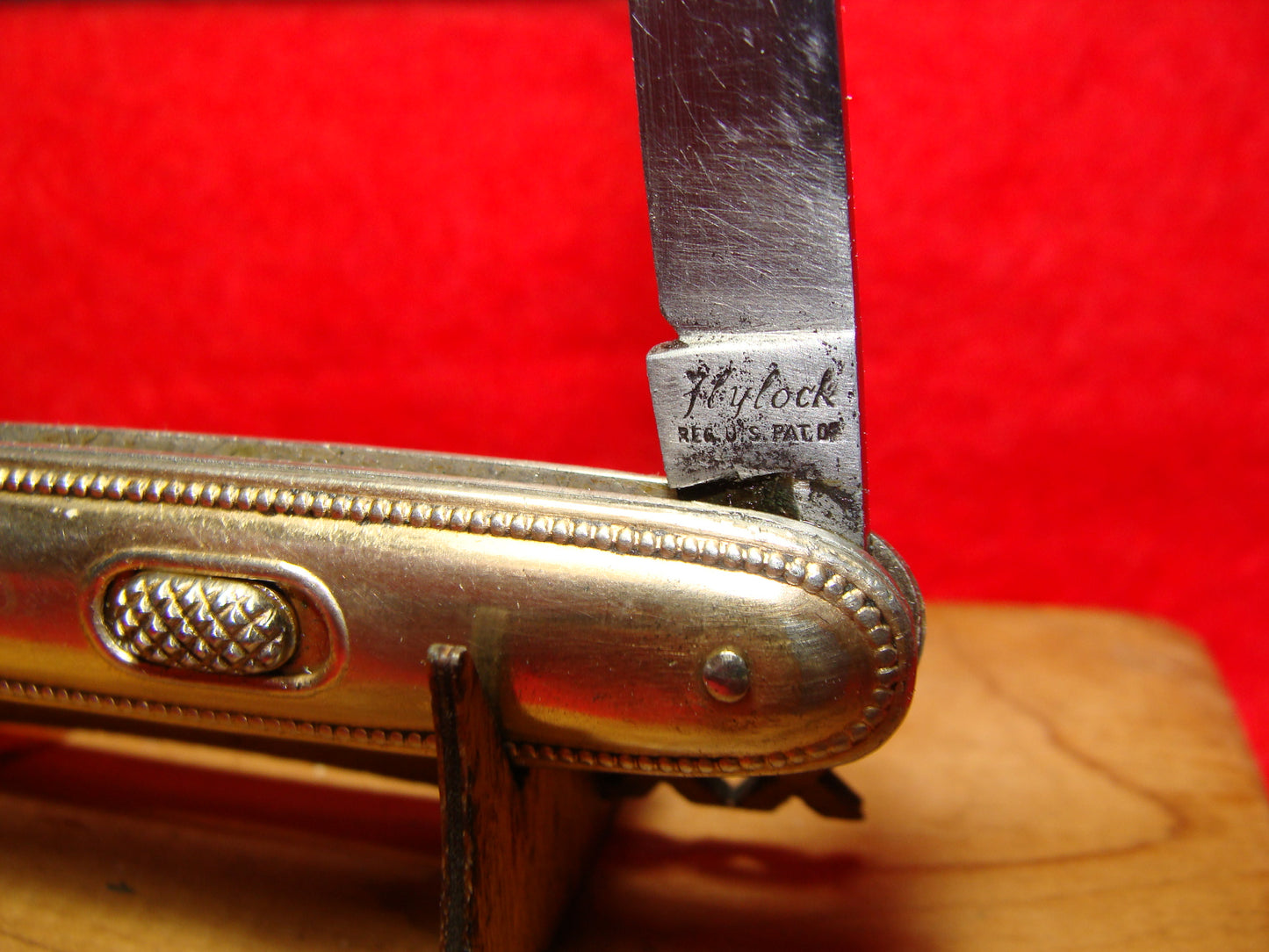 FLY LOCK KNIFE CO. 1923-29 TWIN DOUBLE BLADE 3 3/8" VINTAGE AUTOMATIC KNIFE GOLD METAL HANDLES